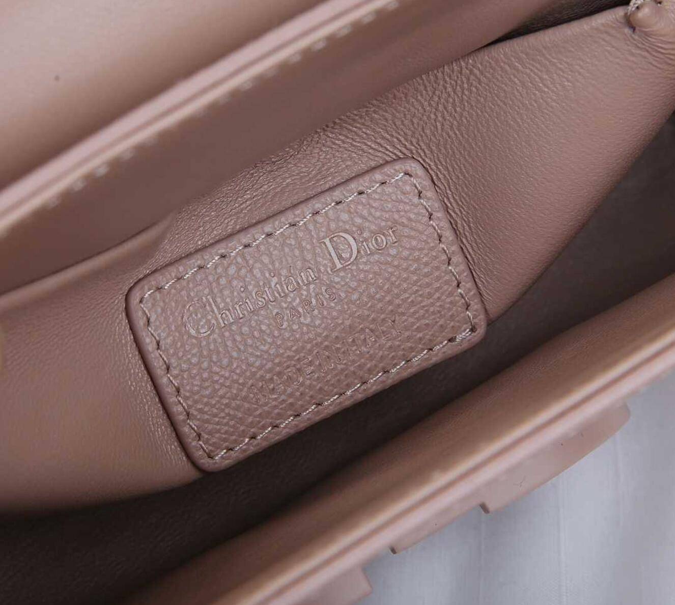 30 MONTAIGNE BAG Blush Ultramatte Grained Calfskin