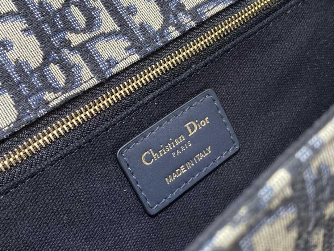 30 MONTAIGNE CHAIN BAG Blue Dior Oblique Jacquard